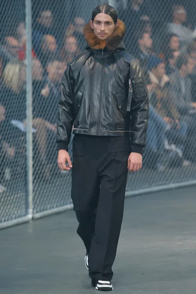 Look 27